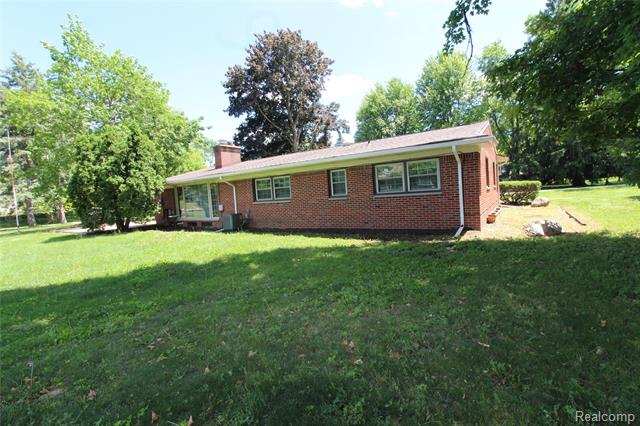 Builiding view forty for 1239 Ashover, Bloomfield Hills, MI. 48304
