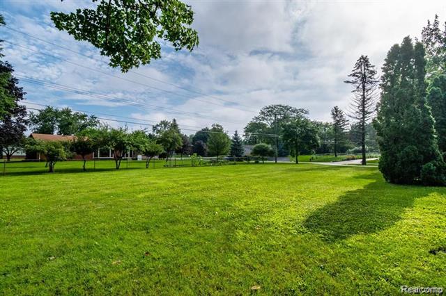 Builiding view thirty nine for 1239 Ashover, Bloomfield Hills, MI. 48304