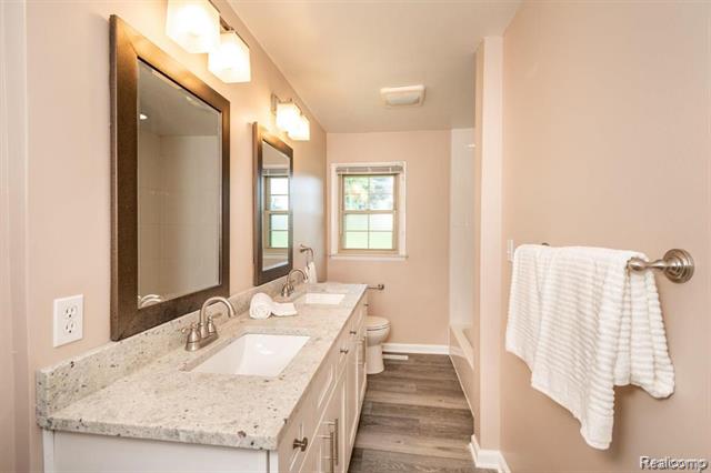 Builiding view twenty for 1239 Ashover, Bloomfield Hills, MI. 48304