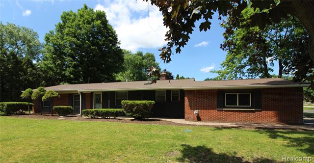 front view for 1239 Ashover Dr, Bloomfield Hills, Mi. 48304