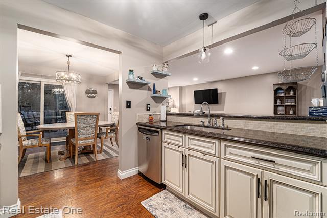 Builiding view five for 1503 S Hill, Bloomfield Hills, MI. 48304