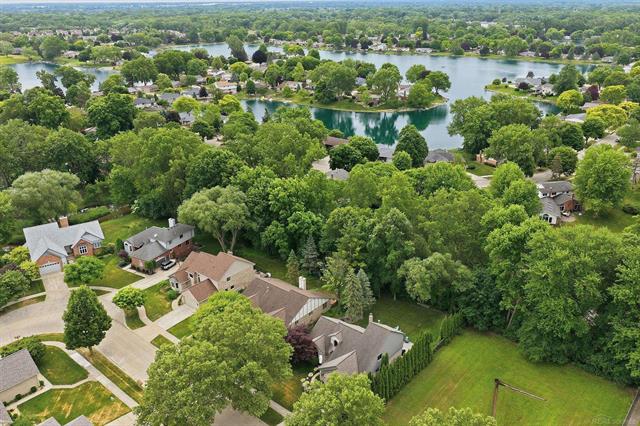 Builiding view seventy one for 6704 Redford, Troy, MI. 48085