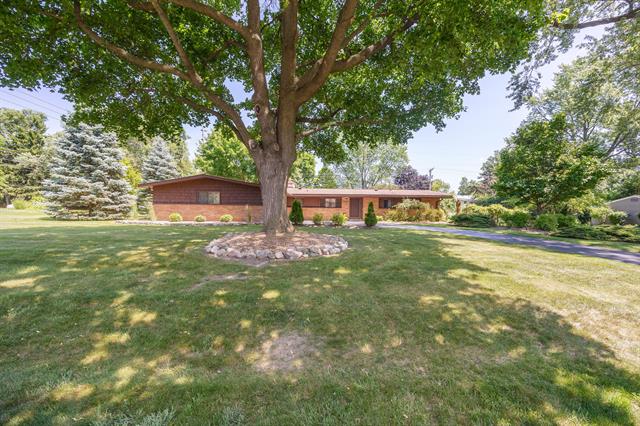 front view for 1521 Ledbury Dr, Bloomfield Hills, Mi. 48304