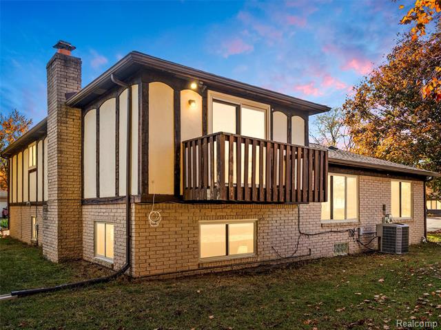 Builiding view fifty one for 1939 Chancery, Troy, MI. 48085