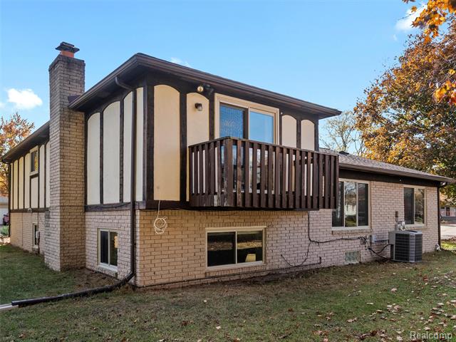 Builiding view fifty for 1939 Chancery, Troy, MI. 48085