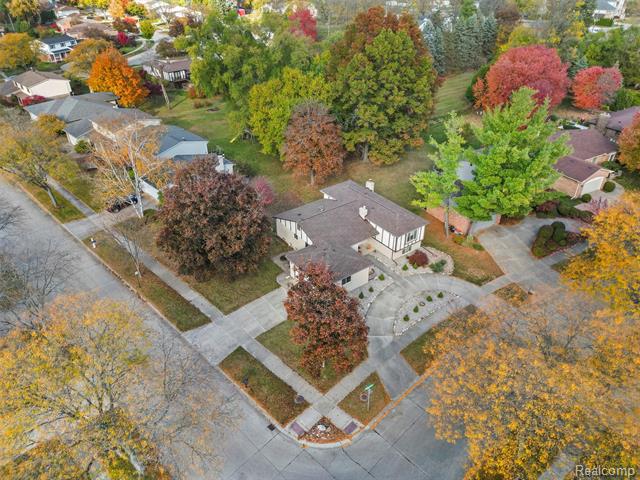 Builiding view forty one for 1939 Chancery, Troy, MI. 48085
