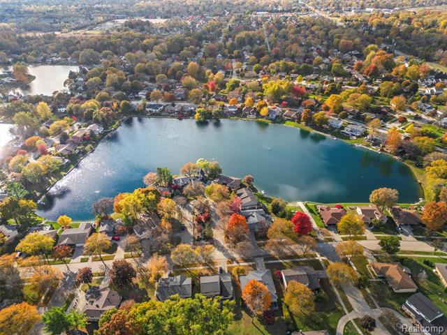 Builiding view forty seven for 1939 Chancery, Troy, MI. 48085
