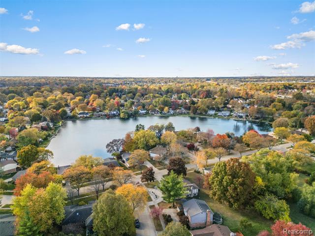 Builiding view forty six for 1939 Chancery, Troy, MI. 48085