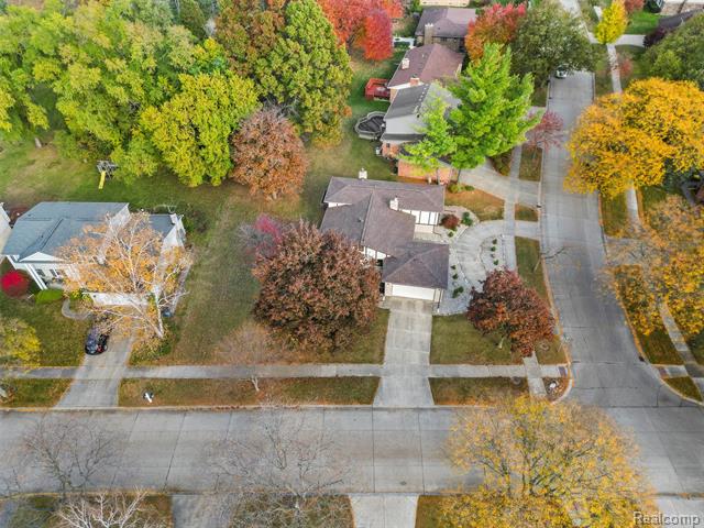 Builiding view forty two for 1939 Chancery, Troy, MI. 48085