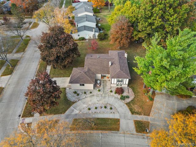 Builiding view forty for 1939 Chancery, Troy, MI. 48085