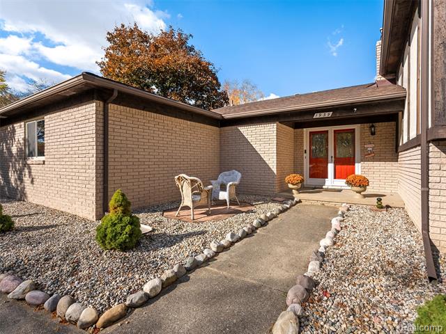 Builiding view four for 1939 Chancery, Troy, MI. 48085