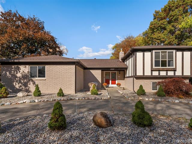 Builiding view one for 1939 Chancery, Troy, MI. 48085