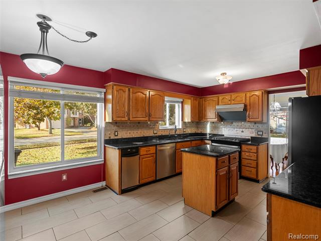 Builiding view twenty one for 1939 Chancery, Troy, MI. 48085