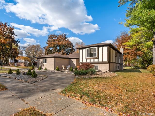 Builiding view two for 1939 Chancery, Troy, MI. 48085