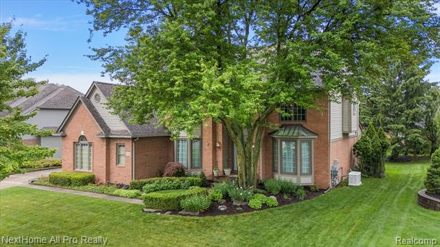 front view for 2116 Mapleridge Rd, Rochester, Mi. 48309