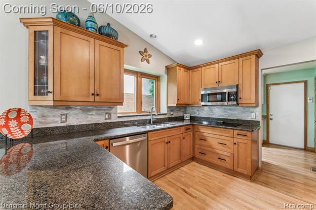 Builiding view nine for 2072 Cumberland, Rochester, MI. 48307