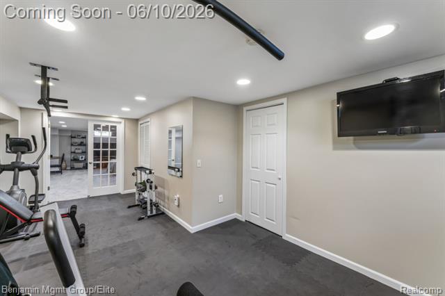 Builiding view twenty four for 2072 Cumberland, Rochester, MI. 48307