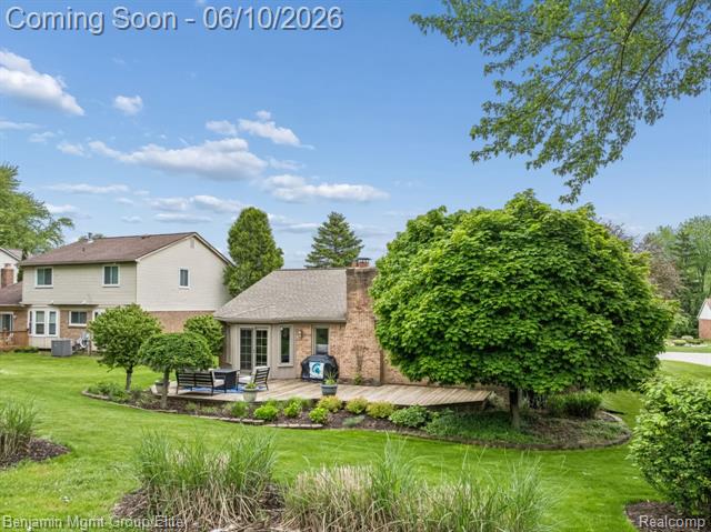Builiding view twenty nine for 2072 Cumberland, Rochester, MI. 48307