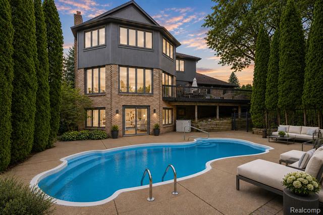 front view for 1966 Mapleridge Rd, Rochester, Mi. 48309