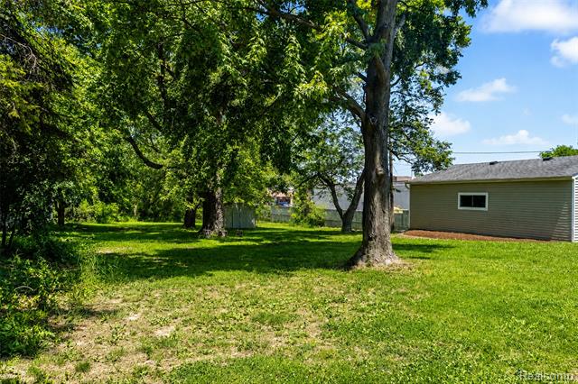 Builiding view thirty five for 70 W Hamlin, Rochester, MI. 48307