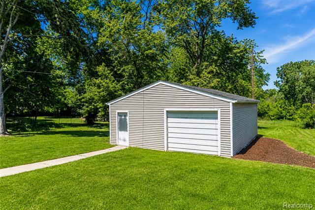 Builiding view thirty six for 70 W Hamlin, Rochester, MI. 48307
