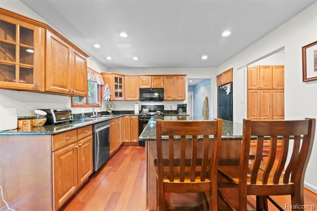 Builiding view eleven for 871 Spartan, Rochester, MI. 48309