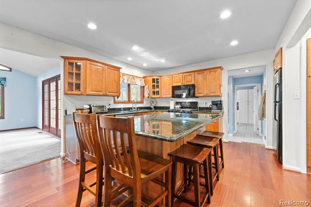 Builiding view fifteen for 871 Spartan, Rochester, MI. 48309