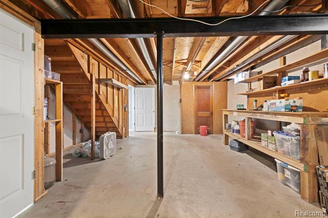 Builiding view forty five for 871 Spartan, Rochester, MI. 48309