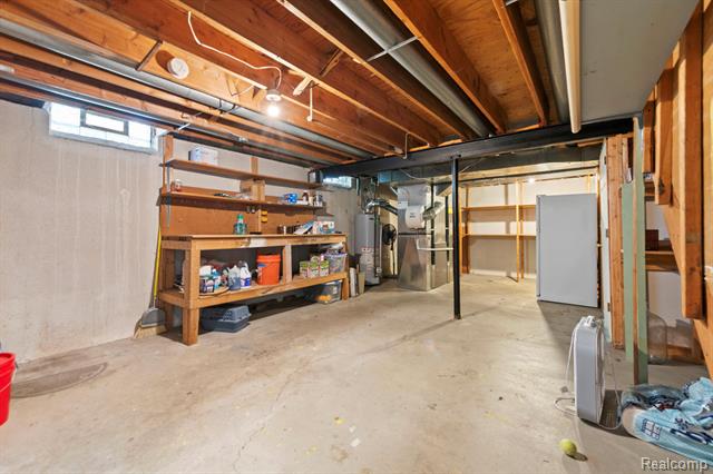 Builiding view forty four for 871 Spartan, Rochester, MI. 48309