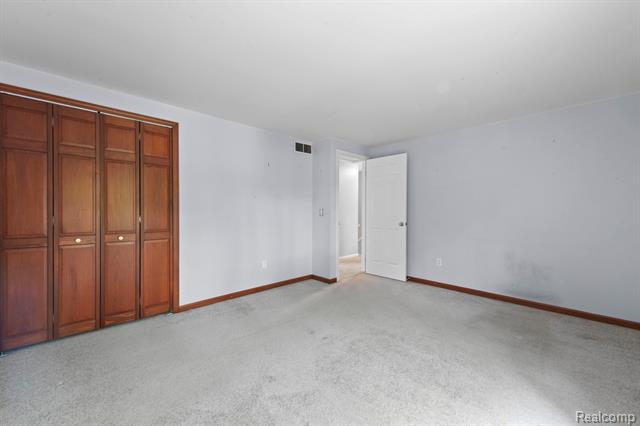 Builiding view thirty three for 871 Spartan, Rochester, MI. 48309