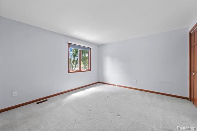 Builiding view thirty two for 871 Spartan, Rochester, MI. 48309