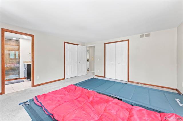 Builiding view twenty eight for 871 Spartan, Rochester, MI. 48309