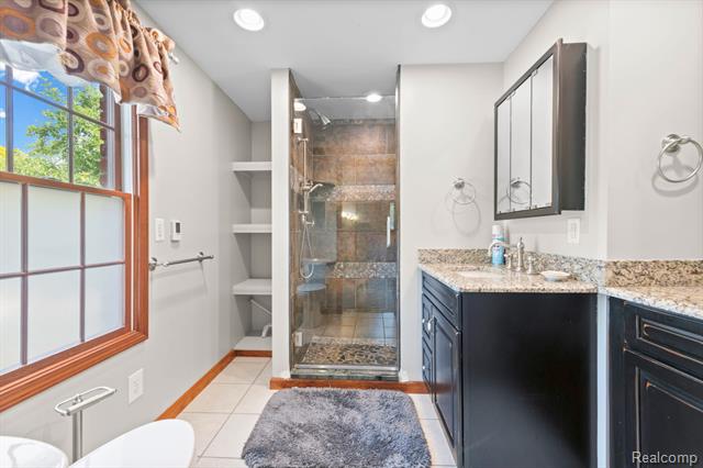 Builiding view twenty nine for 871 Spartan, Rochester, MI. 48309