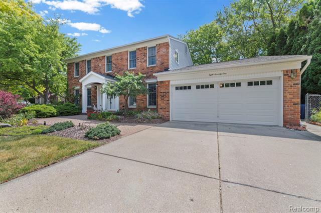 front view for 871 Spartan Dr, Rochester, Mi. 48309