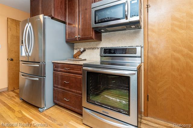 Builiding view eleven for 837 Dakota, Rochester, MI. 48307