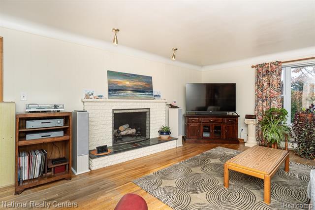 Builiding view five for 837 Dakota, Rochester, MI. 48307