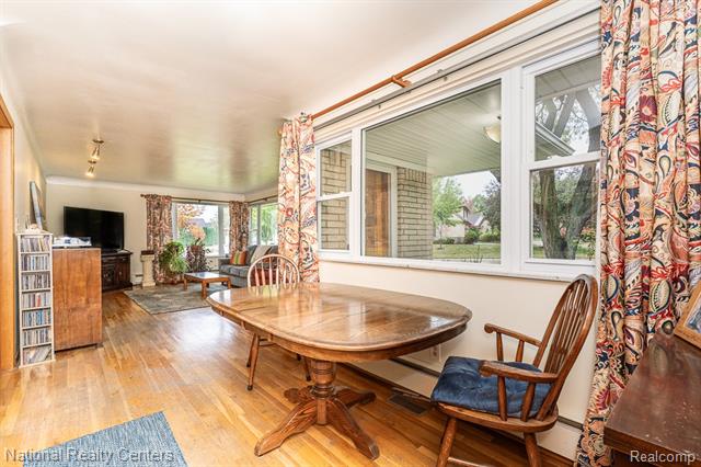 Builiding view seven for 837 Dakota, Rochester, MI. 48307