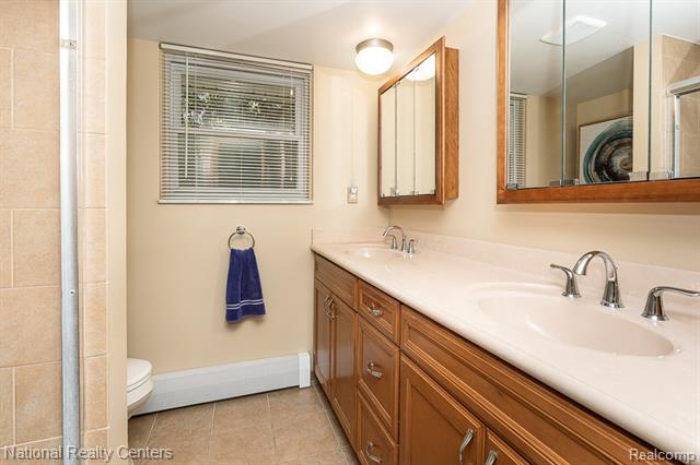 Builiding view seventeen for 837 Dakota, Rochester, MI. 48307