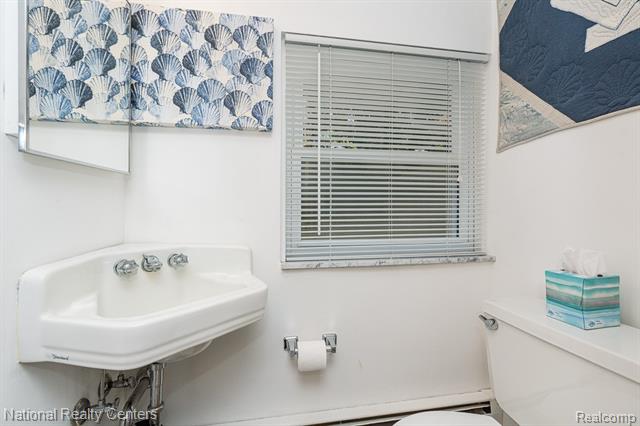 Builiding view sixteen for 837 Dakota, Rochester, MI. 48307