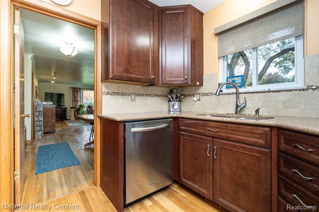 Builiding view ten for 837 Dakota, Rochester, MI. 48307