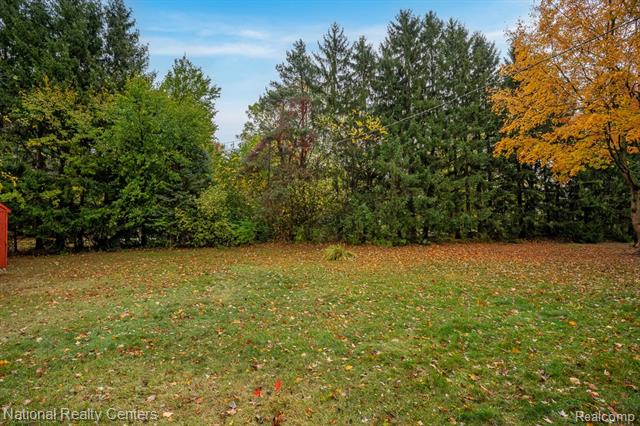 Builiding view thirty one for 837 Dakota, Rochester, MI. 48307