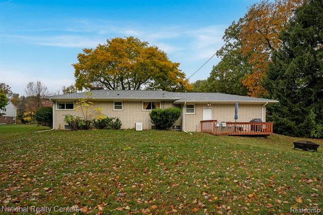 Builiding view thirty three for 837 Dakota, Rochester, MI. 48307