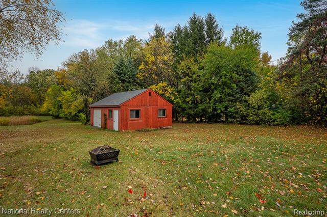 Builiding view thirty two for 837 Dakota, Rochester, MI. 48307