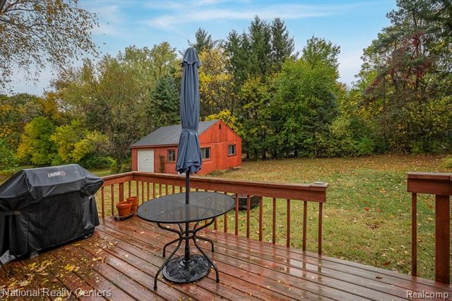 Builiding view thirty for 837 Dakota, Rochester, MI. 48307