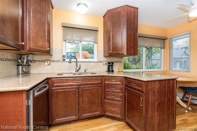 Builiding view twelve for 837 Dakota, Rochester, MI. 48307