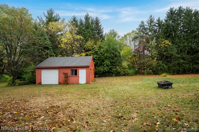 Builiding view twenty eight for 837 Dakota, Rochester, MI. 48307