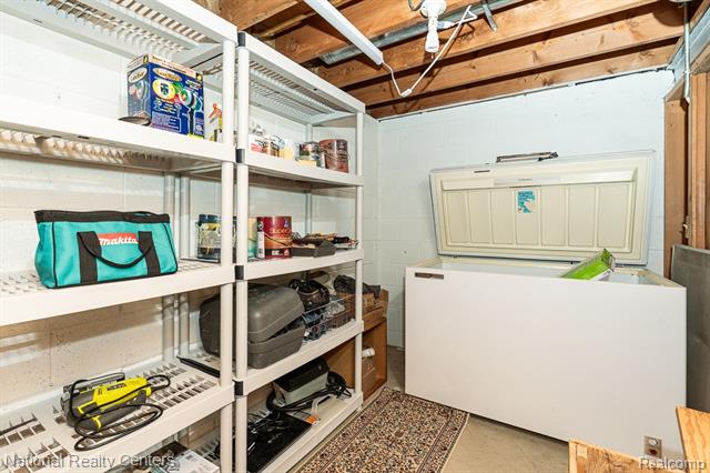 Builiding view twenty one for 837 Dakota, Rochester, MI. 48307