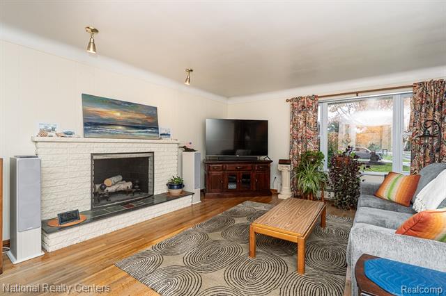 Builiding view two for 837 Dakota, Rochester, MI. 48307