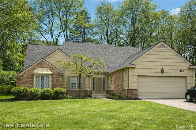 front view for 854 River Bend Dr, Rochester, Mi. 48307