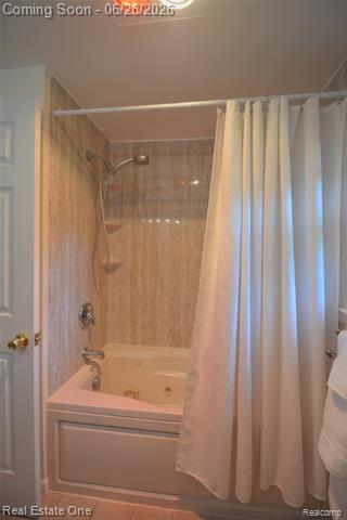 Builiding view fifteen for 615 Willard, Rochester, MI. 48307